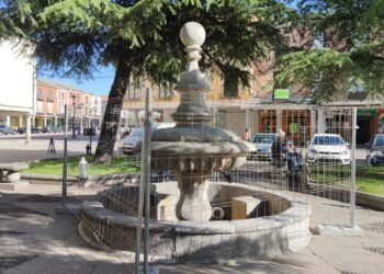 La fuente de los Cuatro Caños, en Peñaranda, vallada por seguridad ante la final de la Champions League de mañana