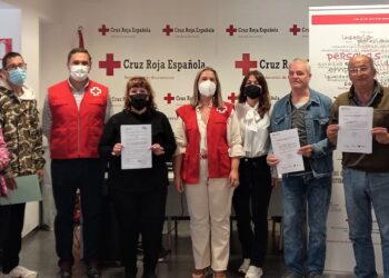 Cruz Roja forma en Peñaranda a 13 personas en limpieza de superficies y mobiliario en edificios y locales