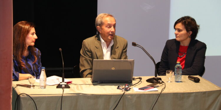 Peñaranda descubre a Miguel Delibes de la mano de su hijo, Germán, en un encuentro con alumnos de Secundaria