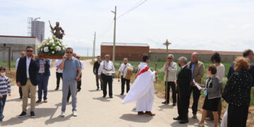 Aldeaseca de la Frontera pide la intercesión de San Isidro en la bendición de campos para tener una buena cosecha