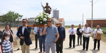 Aldeaseca de la Frontera pide la intercesión de San Isidro en la bendición de campos para tener una buena cosecha