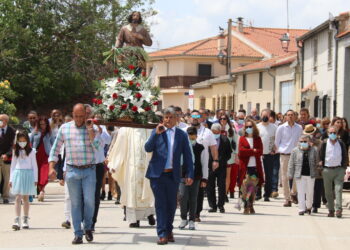 Cantalpino festeja a San Isidro con misa, procesión, bendición de campos y una multitudinaria paella en la plaza