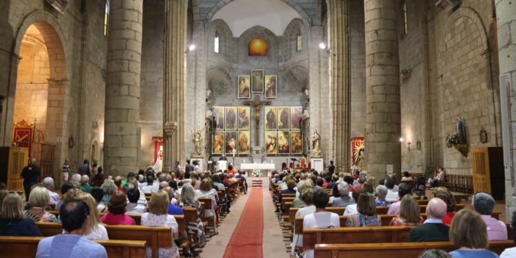Peñaranda estrena el conjunto iconográfico de la parroquia en un día histórico para el municipio