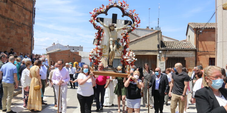 Vuelve a Villoruela la tradicional subasta en celemines de los banzos del Santo Cristo de la Esperanza