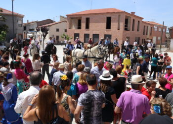 Villoria recupera su Feria Rociera con dos intensas jornadas de bailes, paseo de caballos y un espectáculo ecuestre-flamenco