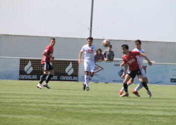 Empate para el Peñaranda ante el Fabero y pasillo de honor para los campeones del Prebenjamín A en el «Luis García»
