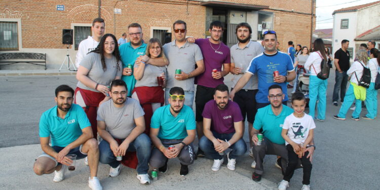 Las peñas devuelven la animación y colorido a las fiestas de San Isidro en Aldeaseca de la Frontera