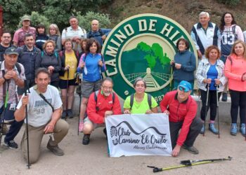 El club de senderismo Camino el Cristo, de Alaraz, disfruta con una ruta por el Camino de Hierro desde La Fregeneda