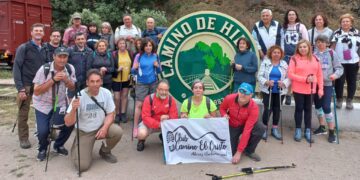 El club de senderismo Camino el Cristo, de Alaraz, disfruta con una ruta por el Camino de Hierro desde La Fregeneda