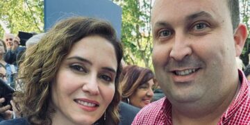 El vino de «El Quinto» de Paradinas de San Juan llega a la presidenta de la comunidad de Madrid, Isabel Díaz Ayuso