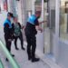 La Policía Local de Peñaranda identifica a los presuntos autores de los daños en la puerta de la estación del tren
