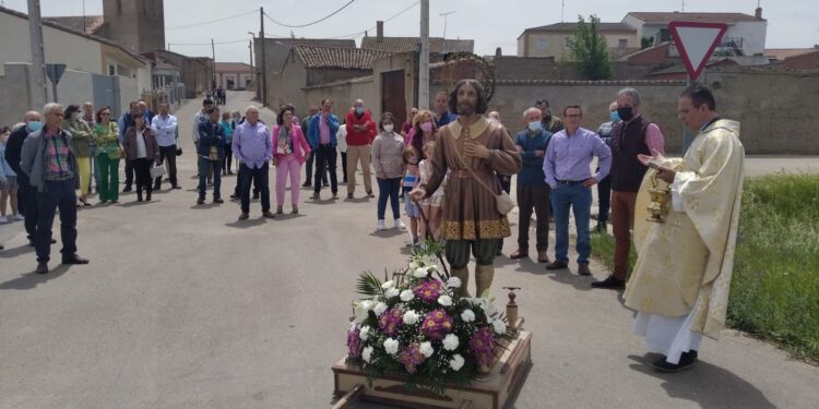 Alaraz, Campo de Peñaranda, Macotera, Villoria y Villoruela festejan a San Isidro Labrador en un soleado domingo