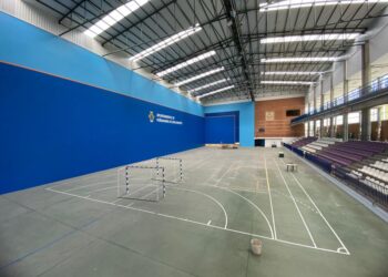 Adiós a la publicidad en el pabellón cubierto de Peñaranda: así está quedando la nueva imagen del recinto deportivo