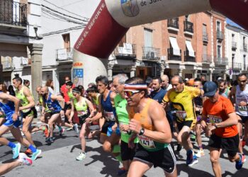 Javier Martín y Alejandra Redondo ganan la XXVIII carrera popular «Hijos, padres y abuelos» en Peñaranda