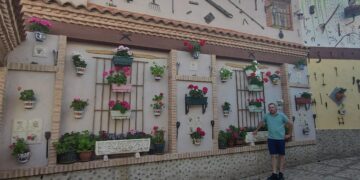 El patio de Villoruela en el que no falta detalle gracias a la dedicación e ilusión de Daniel Castillo Miguel