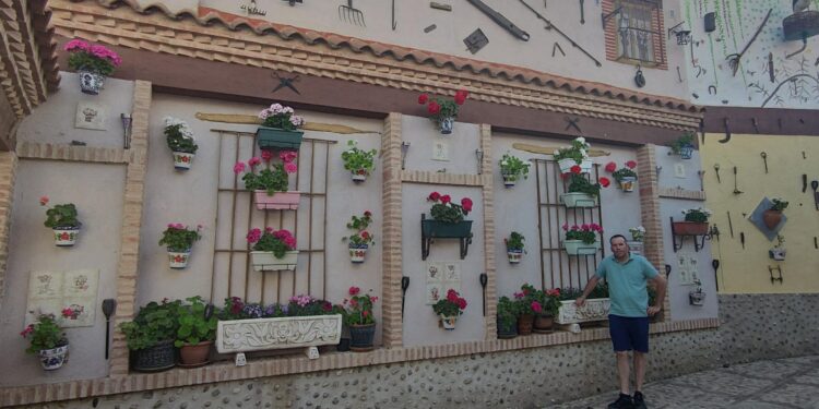 El patio de Villoruela en el que no falta detalle gracias a la dedicación e ilusión de Daniel Castillo Miguel