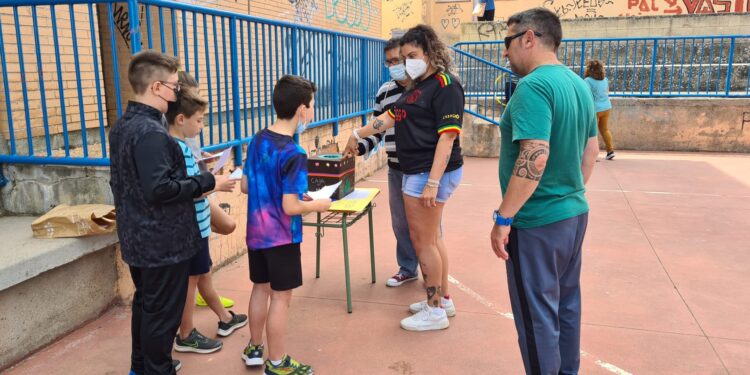 Acomunidad comparte juegos con los alumnos del colegio Severiano Montero, de Peñaranda