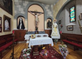 Peñaranda viste de blanco a sus imágenes marianas durante la Pascua, tres en la parroquia y la cuarta en el Humilladero