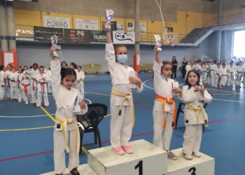 Rotundo éxito del club de kárate de Peñaranda al lograr 16 podium en el campeonato provincial celebrado en Guijuelo