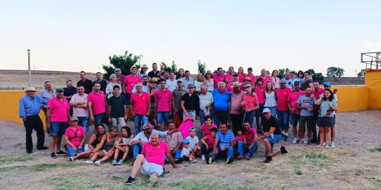 La asociación taurina Media Verónica, de Macotera, celebra su fiesta anual con un gran ambiente y presencia de socios