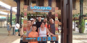 La Ampa del colegio Miguel Delibes de Macotera celebra el fin de curso con una jornada en el parque Acuópolis