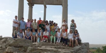 Alumnos del centro de Educación de Adultos El Inestal visitan Ávila y hacen un recorrido por la ciudad relatando sus leyendas