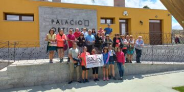 Alumnos del centro de Educación de Adultos El Inestal visitan Ávila y hacen un recorrido por la ciudad relatando sus leyendas