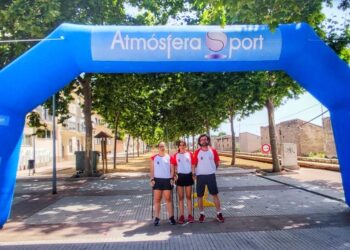 Dos deportistas del club Salandar participan en sendas competiciones nacionales de marcha nórdica y escalada
