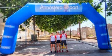 Dos deportistas del club Salandar participan en sendas competiciones nacionales de marcha nórdica y escalada