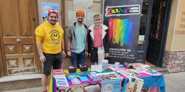Peñaranda abre la programación LGTBI con un Punto Arcoiris en la calle Bodegones atendido por la asociación Iguales