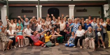 El programa «VIVE» cierra el curso en Peñaranda con una comida de confraternidad y un animado baile