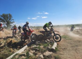 La primera jornada del «Motorratones» llena de buen ambiente las calles de Villoria en un intenso fin de semana