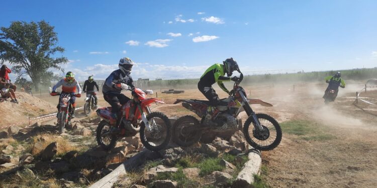 La primera jornada del «Motorratones» llena de buen ambiente las calles de Villoria en un intenso fin de semana