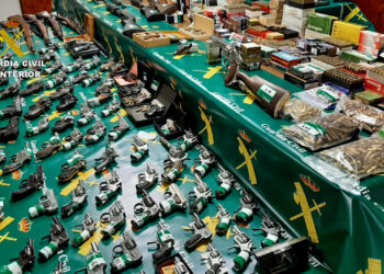 La Guardia Civil desarticula una organización dedicada al tráfico de armas y munición y detiene a 12 personas