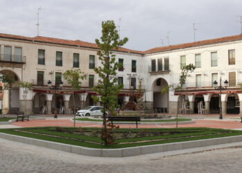 El Ayuntamiento de Peñaranda recibe solamente dos ofertas de empresas interesadas en pintar la plaza Nueva