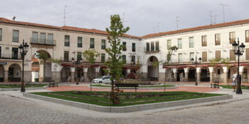 El Ayuntamiento de Peñaranda recibe solamente dos ofertas de empresas interesadas en pintar la plaza Nueva