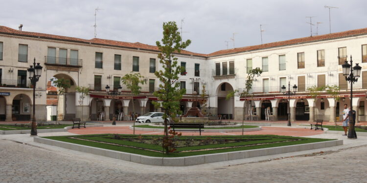 El Ayuntamiento de Peñaranda recibe solamente dos ofertas de empresas interesadas en pintar la plaza Nueva