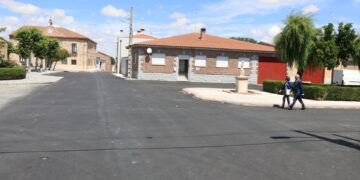 Villar de Gallimazo invierte más de 40.000 euros en mejorar el entorno de la plaza, del Ayuntamiento y de la iglesia parroquial