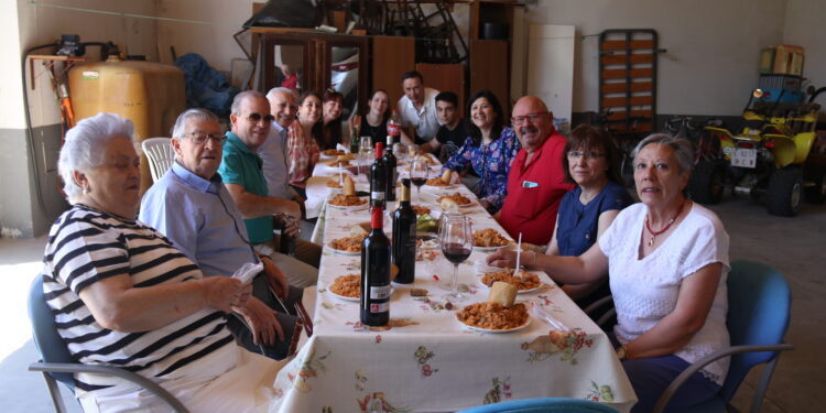 Villar de Gallimazo cambia la tradicional paella por un arroz a la zamorana en la comida popular de las fiestas