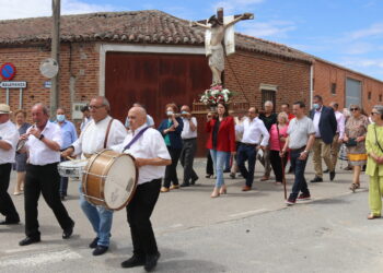 Villar de Gallimazo despide al Cristo de la Custodia con relevo en la mayordomía en la última jornada festiva