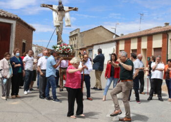Villar de Gallimazo despide al Cristo de la Custodia con relevo en la mayordomía en la última jornada festiva