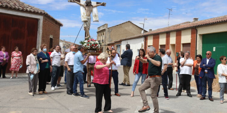 Villar de Gallimazo despide al Cristo de la Custodia con relevo en la mayordomía en la última jornada festiva