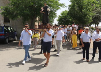 Nava de Sotrobal honra a San Antonio de Padua con misa, procesión por las calles y bailes charros