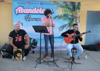 Los quintos del 82 celebran por todo lo alto su fiesta en El Campo de Peñaranda con una tarde de rumba y flamenco