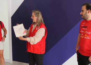 Cruz Roja Peñaranda recibe los 546 euros recaudados en el reto solidario a favor de los refugiados ucranianos