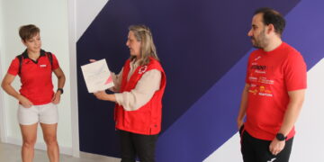 Cruz Roja Peñaranda recibe los 546 euros recaudados en el reto solidario a favor de los refugiados ucranianos