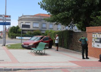 Un camión cisterna y un turismo chocan aparatosamente en la avenida de Salamanca, de Peñaranda
