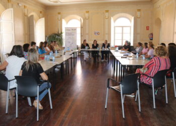 Éxito en Peñaranda del café tertulia «Mujer y Empresa» con los testimonios de Noelia Serna y Adela Bernardos