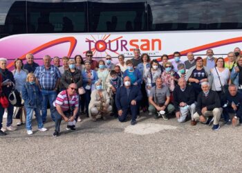 La asociación de mayores San Martín, de Villaflores, disfruta de una excursión cultural a Burgos
