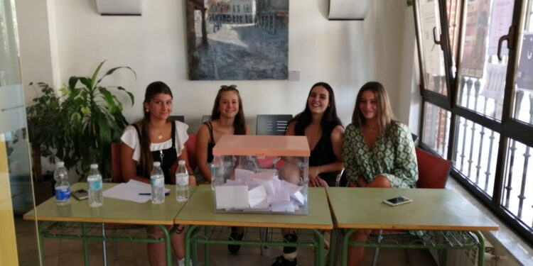 Vega García y Álvaro Serrano «reinarán» junto a sus cortes de honor en las fiestas de San Roque en Macotera